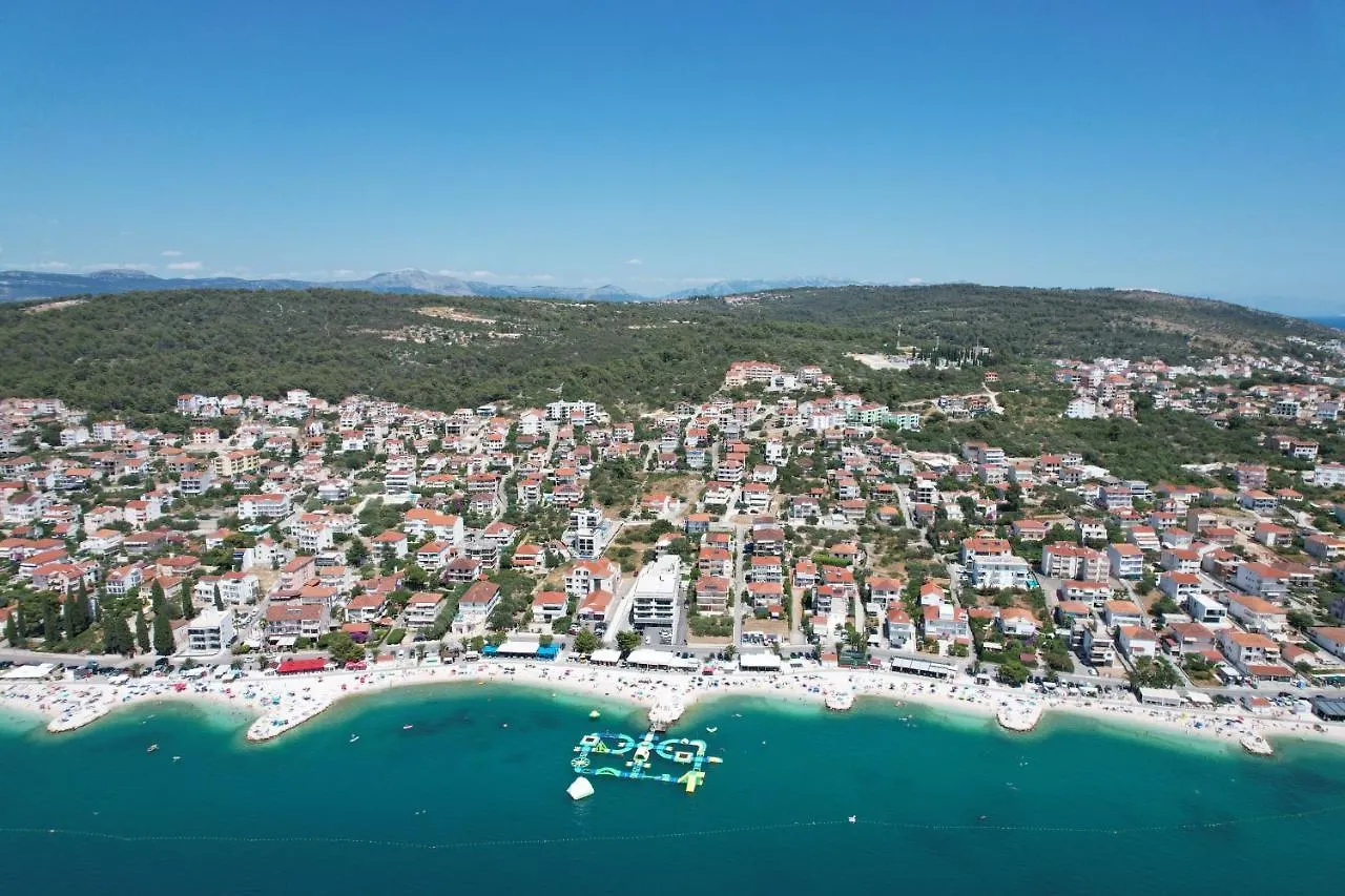 Apartment Kvesic Trogir 0*,