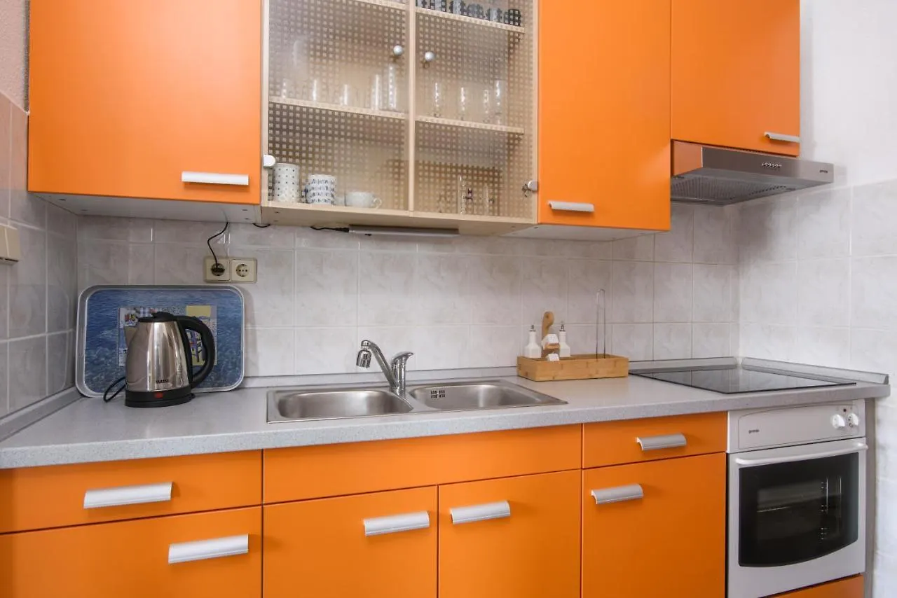 Apartment Kvesic Trogir