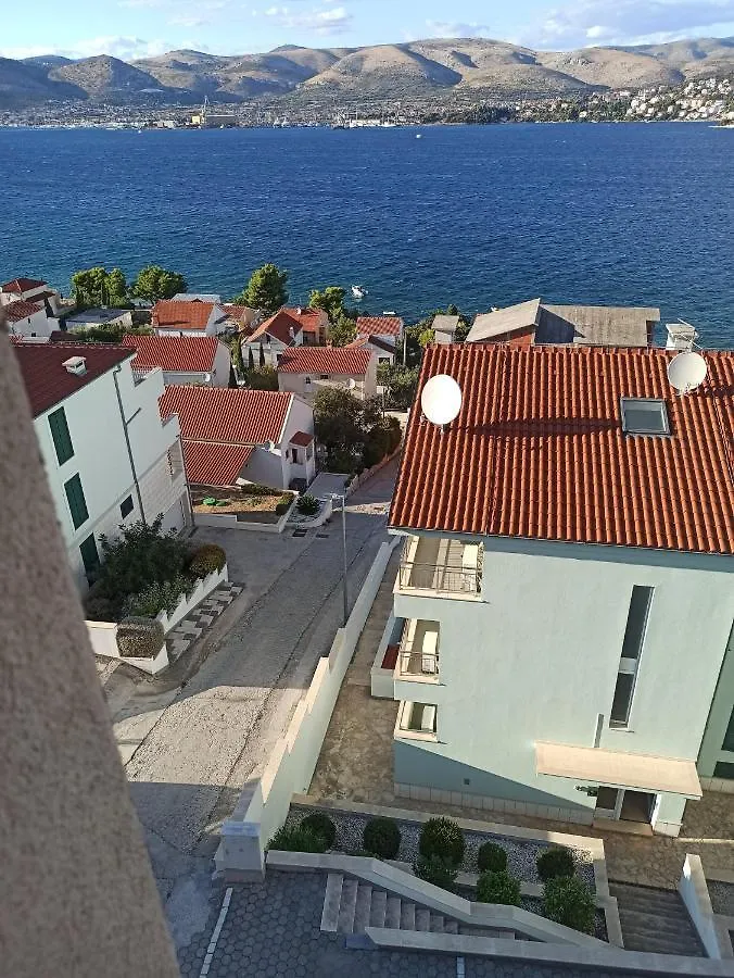 Apartment Kvesic Trogir