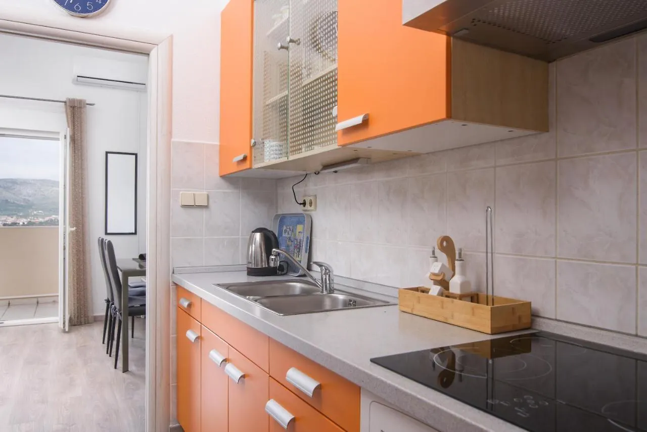 Apartment Kvesic Trogir 0*,  Kroatien